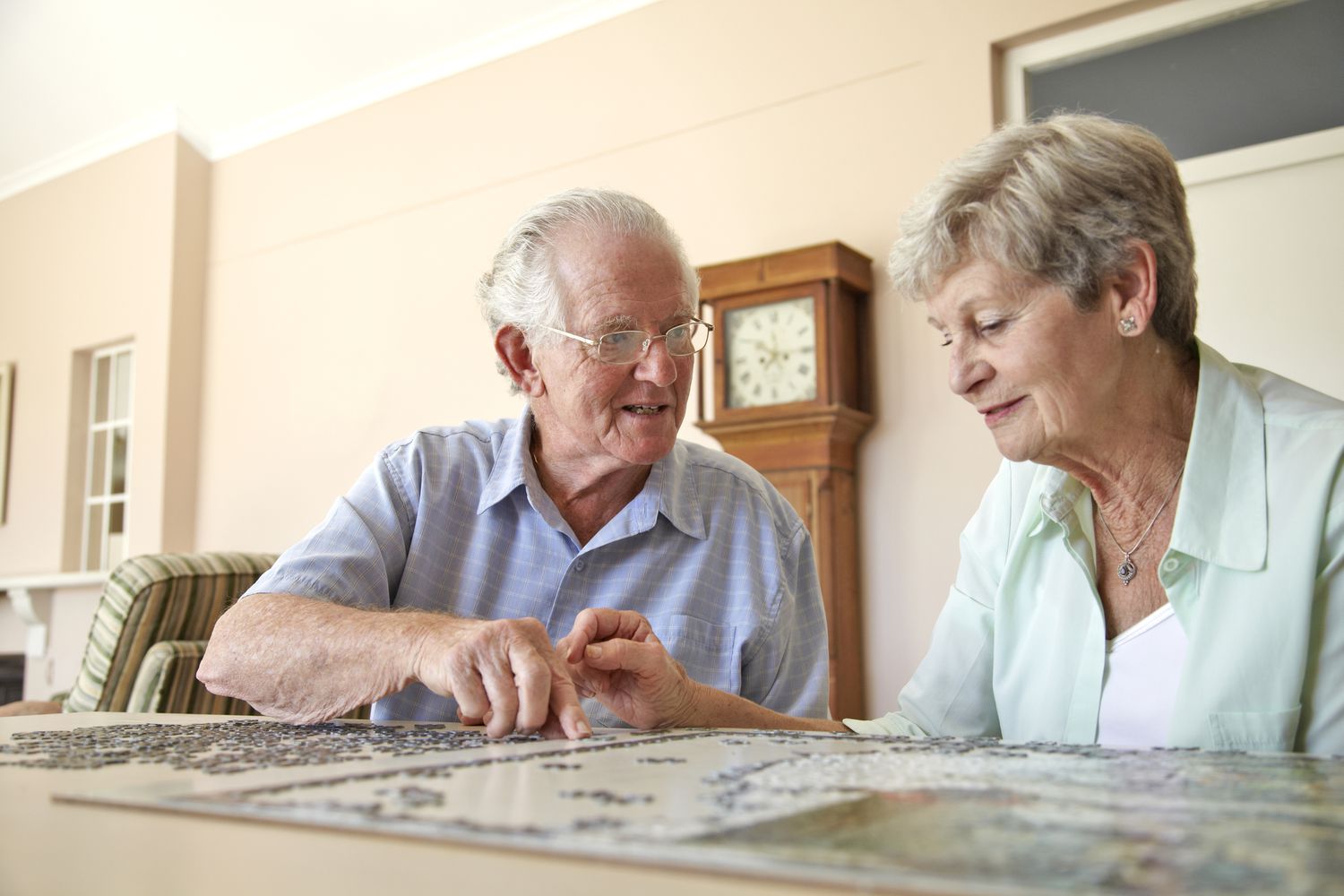 Ne šahs, ne sudoku: vienkārša spēle, kas uzlabo īslaicīgo atmiņu cilvēkiem, kas vecāki par 70 gadiem.