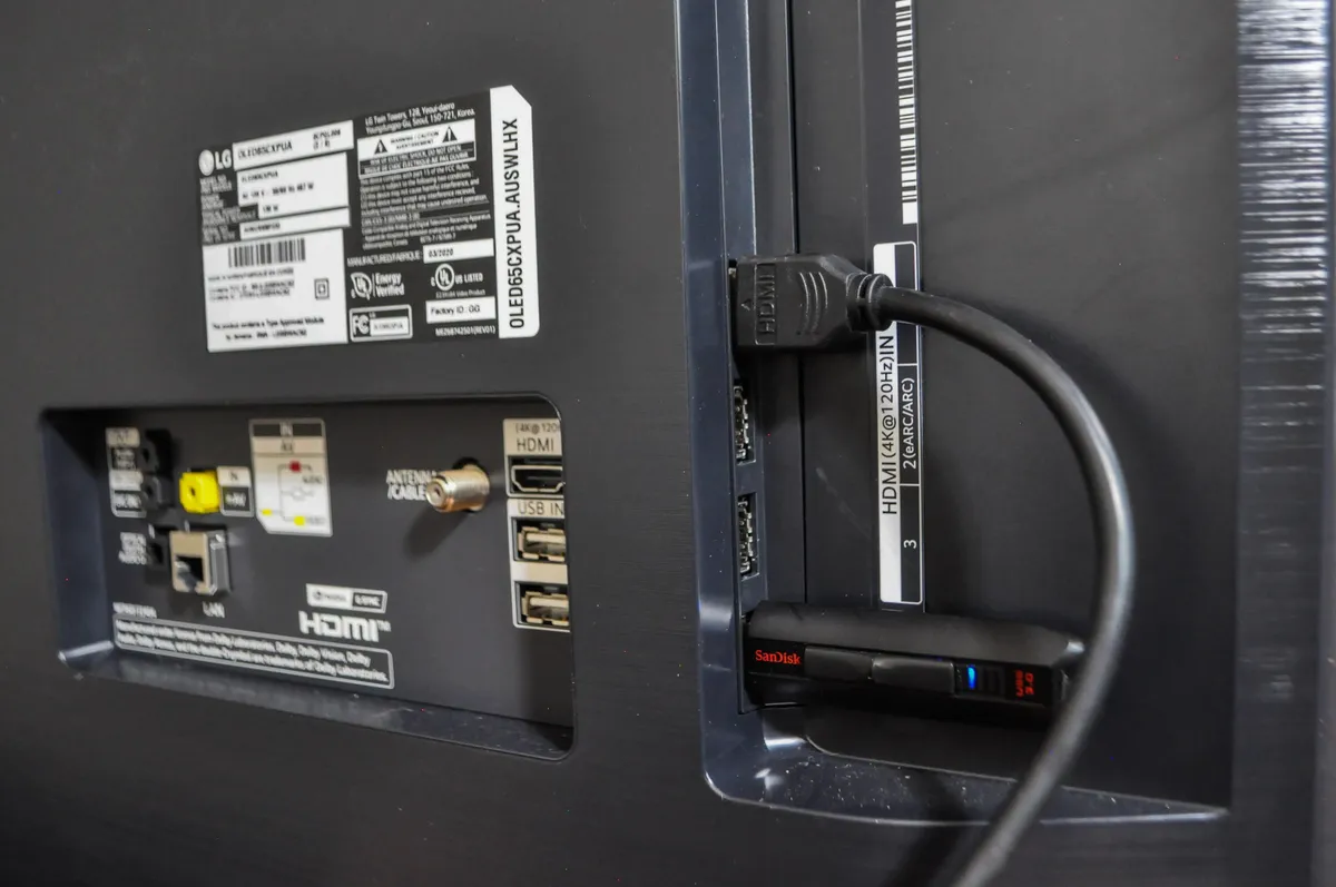 Kas ir HDMI ARC ports jūsu televizorā un kā tas atbrīvoja jūs no kabeļu jucekļa?