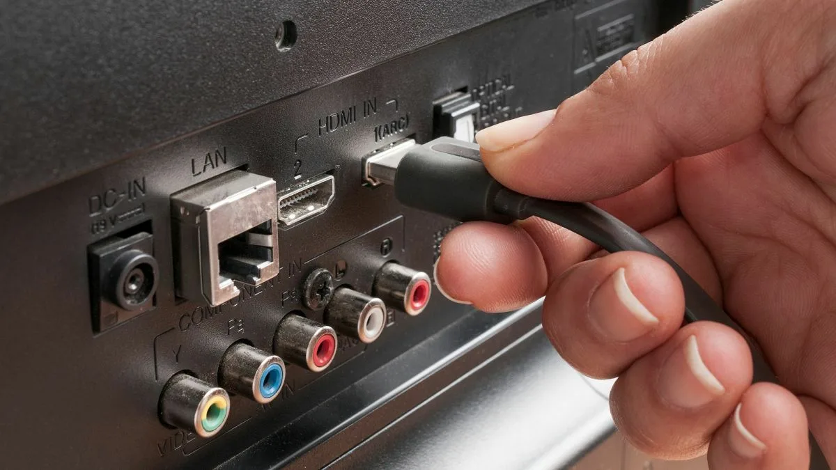 Kas ir HDMI ARC ports jūsu televizorā un kā tas atbrīvoja jūs no kabeļu jucekļa?