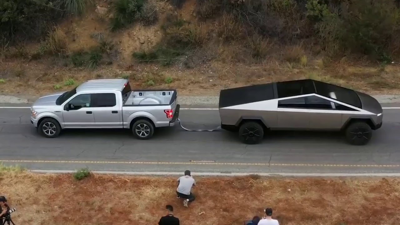 ASV nolēma pārbaudīt, vai Elons Musk ir taisnība. Šim nolūkam viņi tuksnesī novietoja divus Cybertruck kā mērķus savām raķetēm.