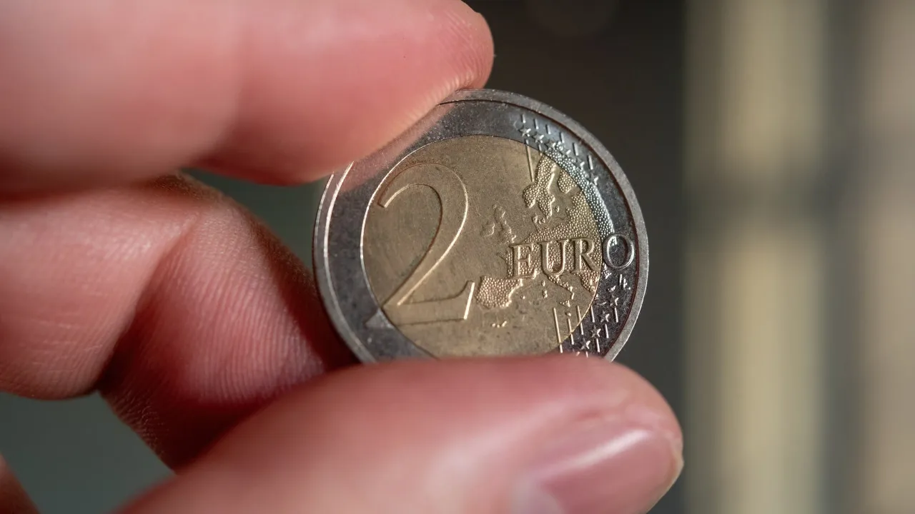Ierobežots tirāžas skaits un augsta numismātiskā vērtība: tā ir Latvijas 2 eiro monēta, kas nonāks apgrozībā 2025. gadā.